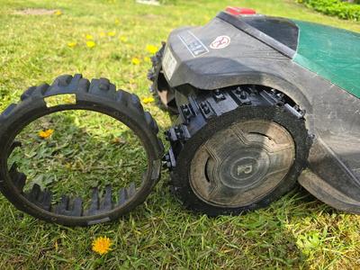Robomow wheelspikes