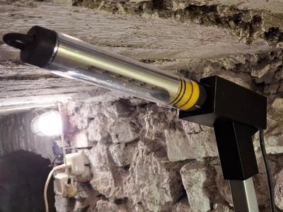 Workshop lamp mounting bracket