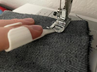Sewing Finger Pusher – Fabric Guide Tool