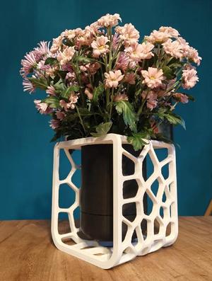 Voronoi planter pot