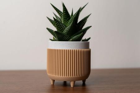 The Lloyd – Planter with Legs by LoftedGoods