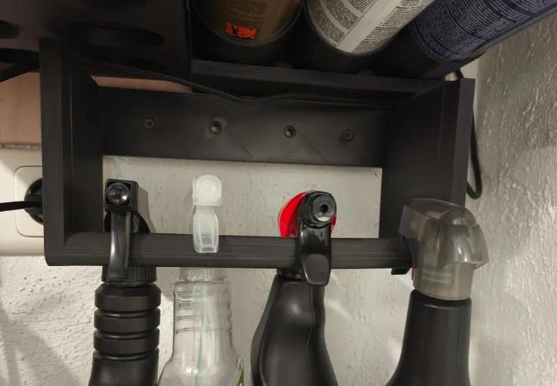 Sprühflaschen-Halter / Holder for spray bottles