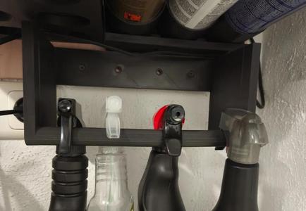 Sprühflaschen-Halter / Holder for spray bottles