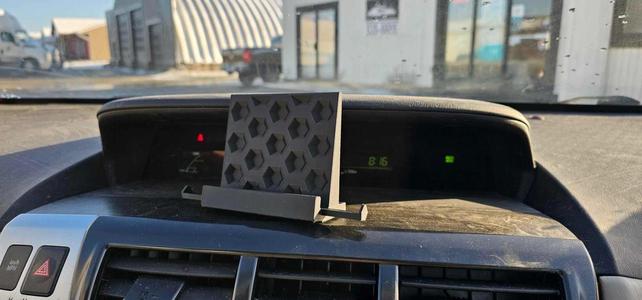 Phone mount for car dash – use responsibly!
