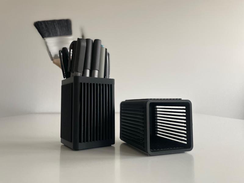 Minimalist and elegant Pen & Pencil Holder