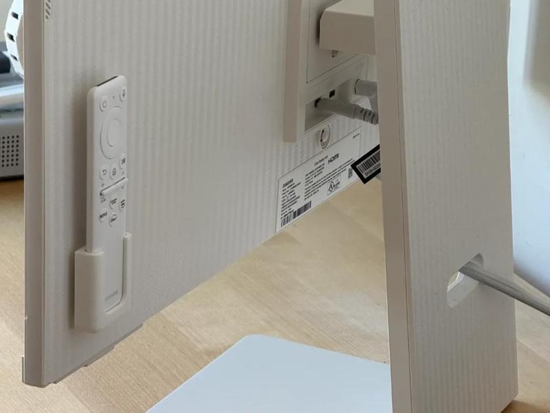 Samsung White Remote Sleeve Mount – Snug & Minimal