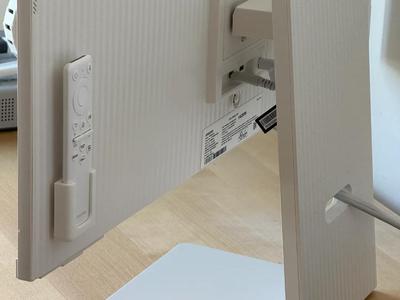Samsung White Remote Sleeve Mount – Snug & Minimal