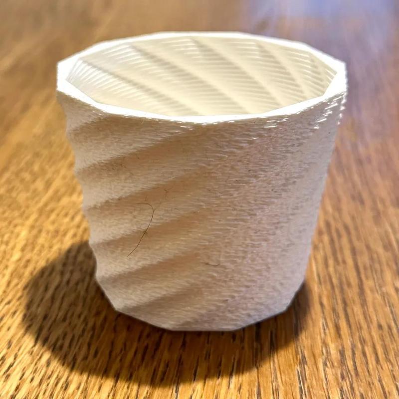 Simple Parametric Vase (OpenSCAD)