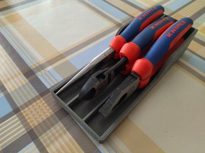 Gridfinity Pliers Holder 3 in 5×2