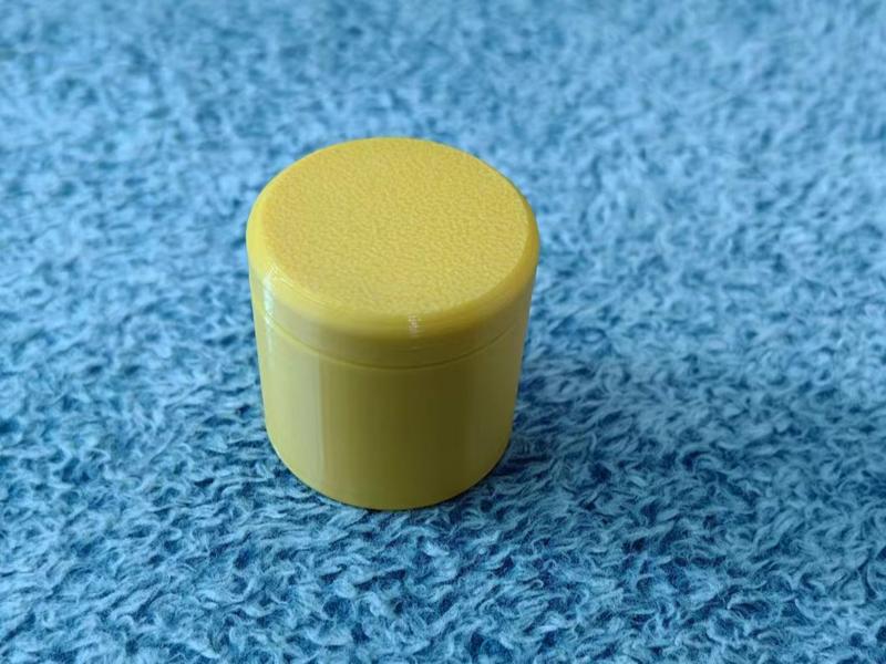 A small box with a screw-on lid (ring box, jewelry box, electronic component box…)