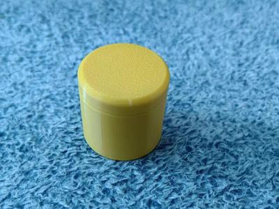 A small box with a screw-on lid (ring box, jewelry box, electronic component box…)
