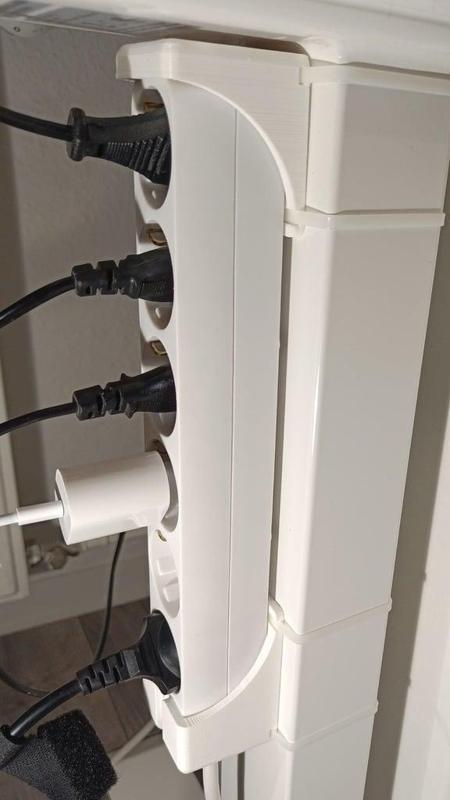 powerstrip mount for cable ties – Steckdosenleiste Halterung für Kabelbinder