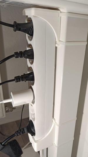 powerstrip mount for cable ties – Steckdosenleiste Halterung für Kabelbinder