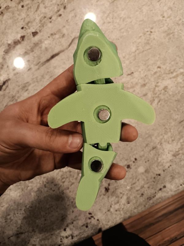 shark magnet – FREE – articulated fidget toy