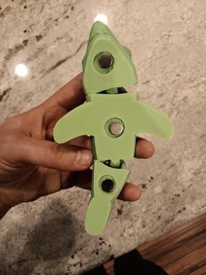 shark magnet – FREE – articulated fidget toy