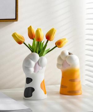 tigger hand