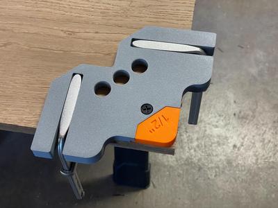 Corner radius router jig with inserts – Clampable