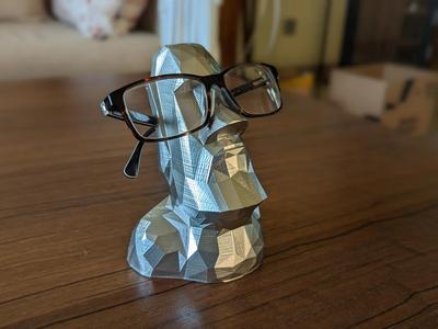 Low-Poly Moai Eyeglass Holder