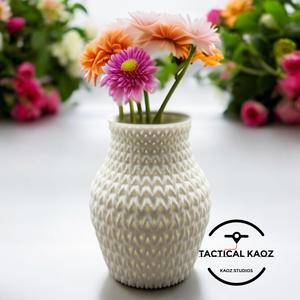 Knitted Elegance Vase – No Supports
