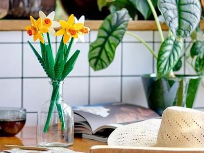 Large 2x Scale LEG0 Daffodils