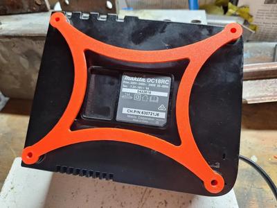 Makita DC18RC Single Port Rapid Charger wall mount   
