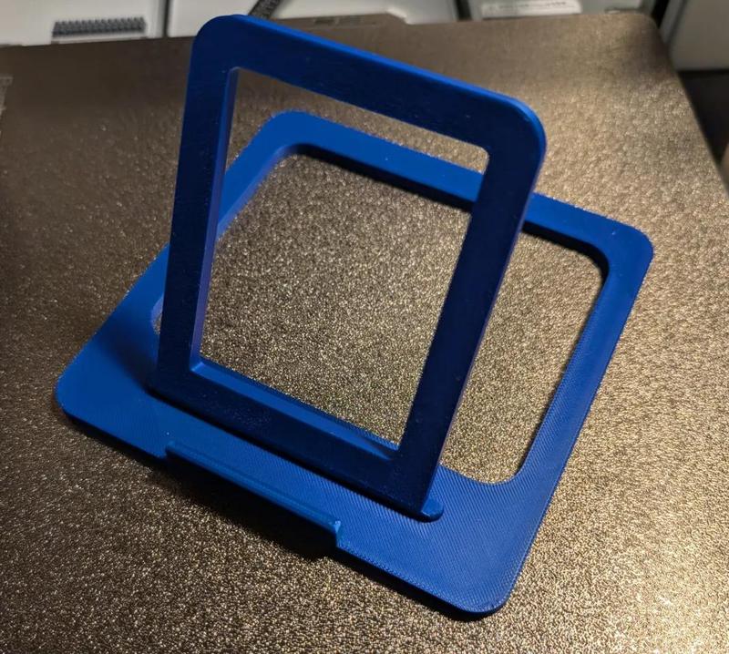 (Yet another) Phone stand for soft surfaces