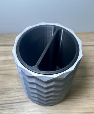 Prismatic Pen Cup with Spinning Divider