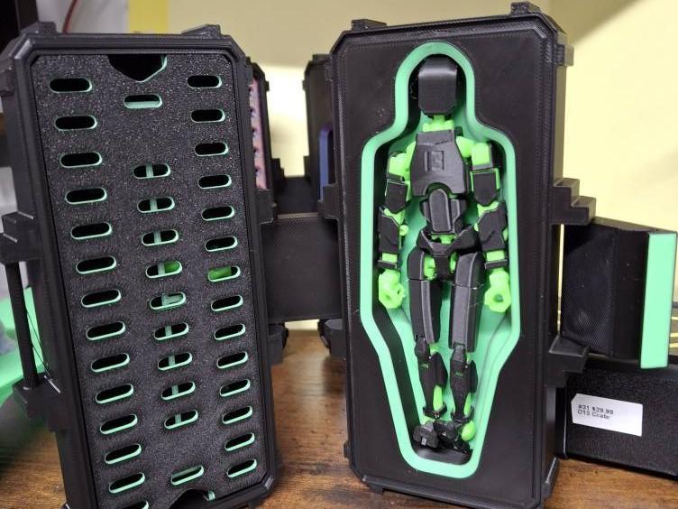 Dummy 13 Storage Travel Crate with Stand