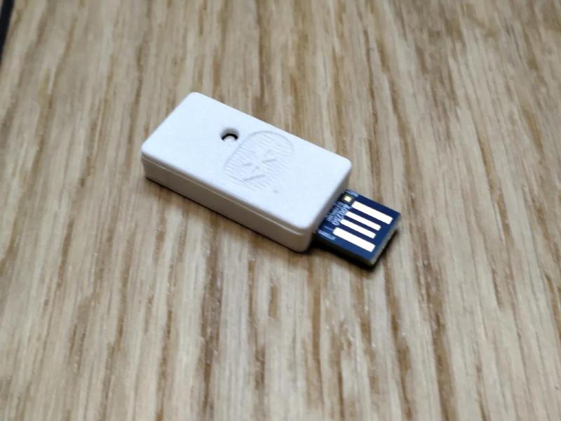nRF52840 Dongle case with Button accessible   