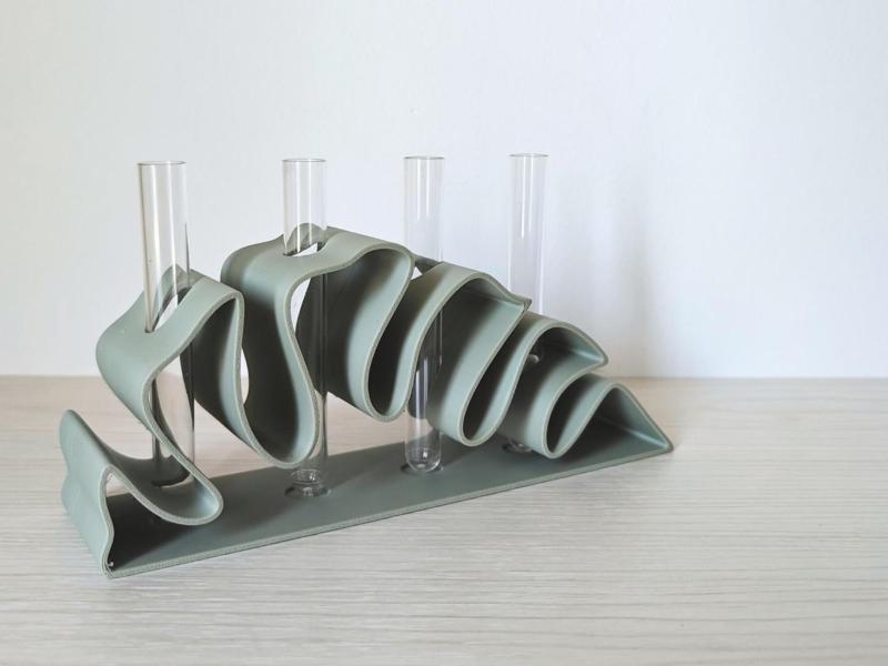 Leaf-shaped test tube holder