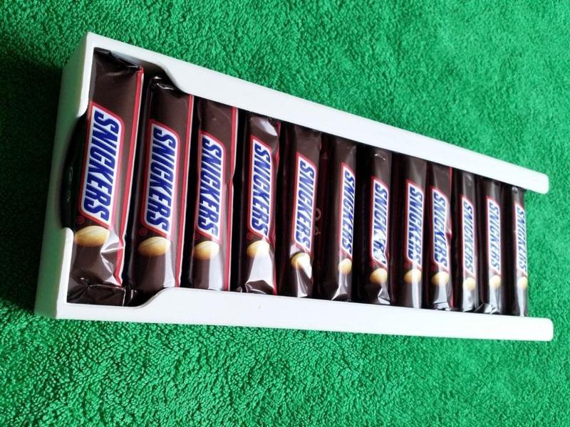 SNICKERS dispenser / SNICKERS Spender