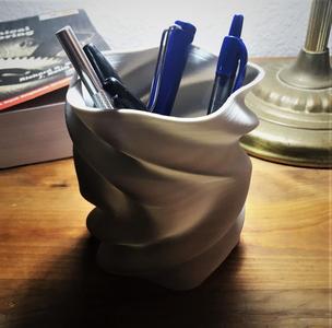 Sinosoidal Spiral Vase