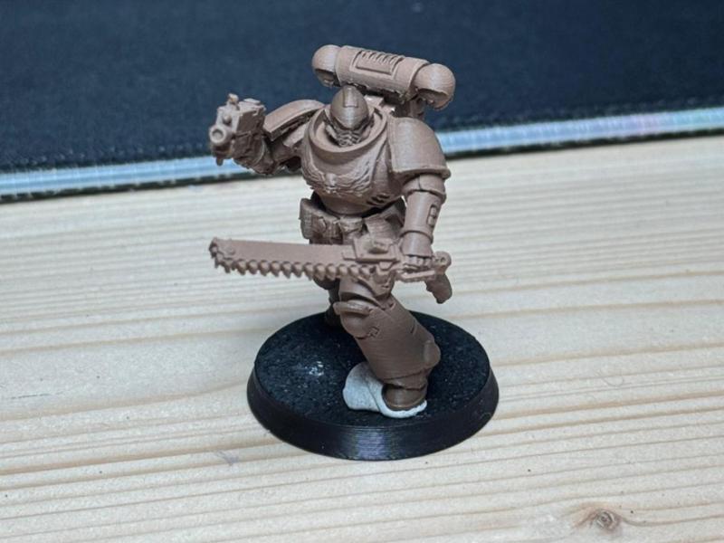 Assault Space Marine w Chainsword 3 Warhammer 40k