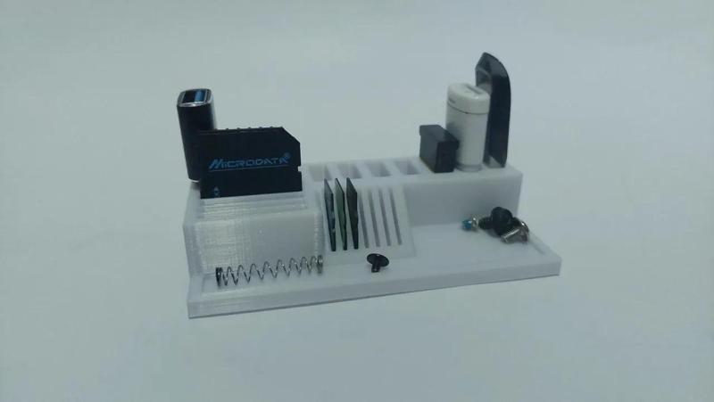 Simple USB and SD card holder with tray