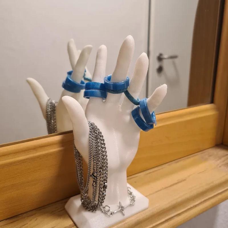 Hand jewelry holder