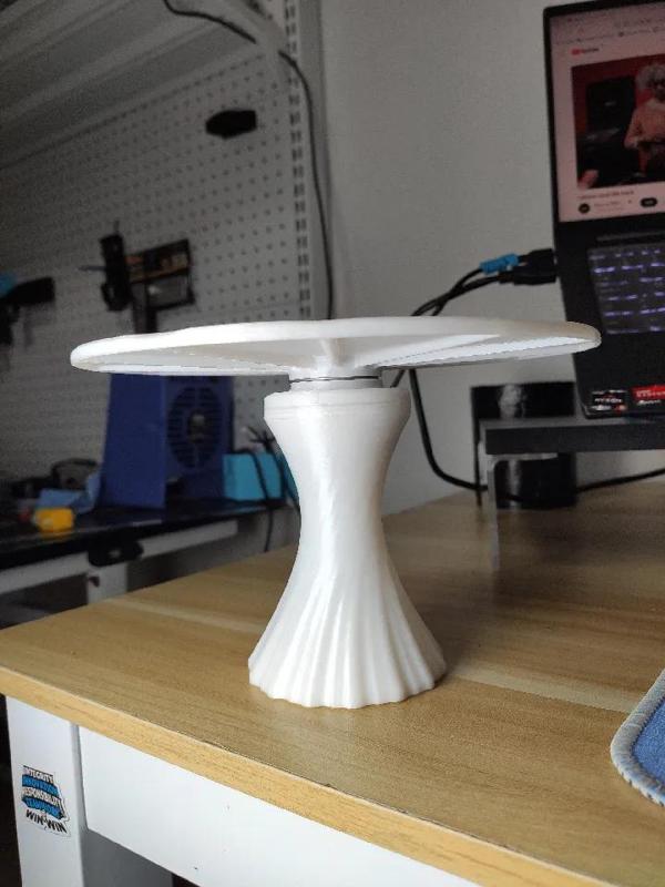 Cake turntable