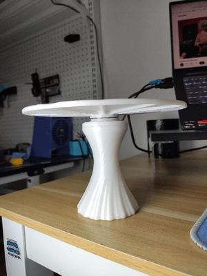 Cake turntable