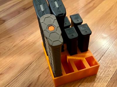Glock G19 and AR-15 Magazine Holder