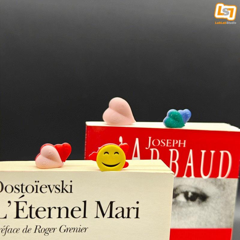 5 bookmarks and 5 paper clips – special Valentine’s Day