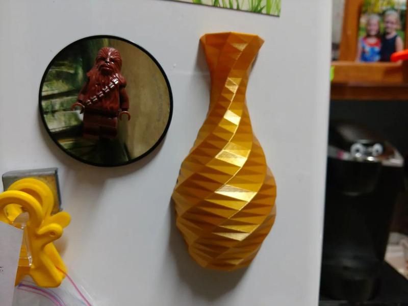 Magnetic Low-poly Rose Twist Vase