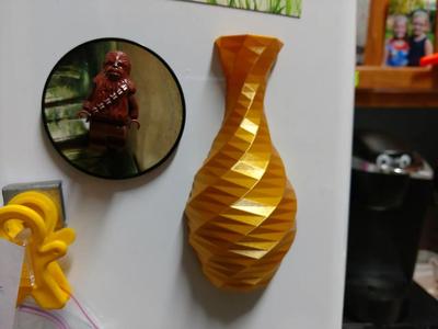 Magnetic Low-poly Rose Twist Vase