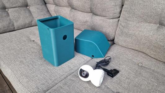 Birdhouse with Built-In Camera Roof