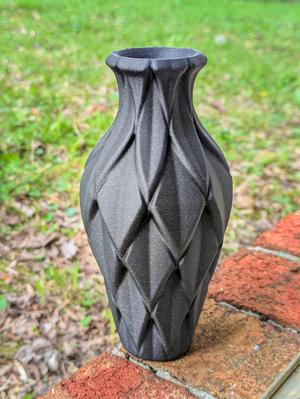 Plumage Vase – Layered Feather Vase