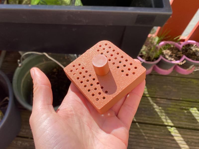 Leg insert for a raised garden bed