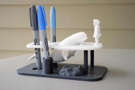 Beluga and Eskimo pen holder