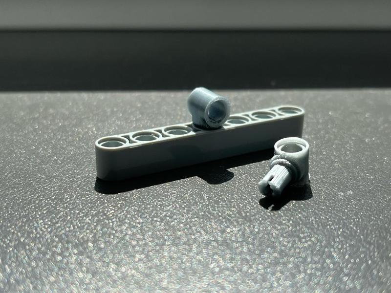 Lego Technic Pin with Pinhole
