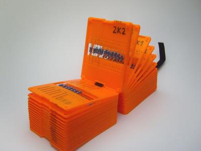 Compact resistor/diodes organizer
