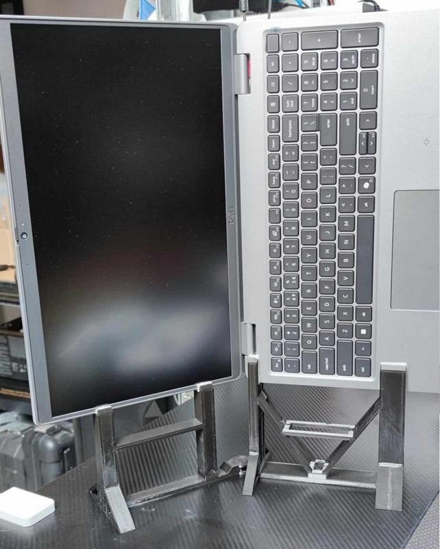 Laptop vertical stand