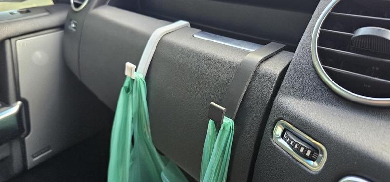 Discovery 4 Glove Box Hook