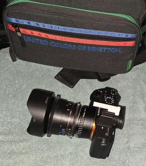 Heads-up quick reaction sight for cameras. It goes into the flash shoe.